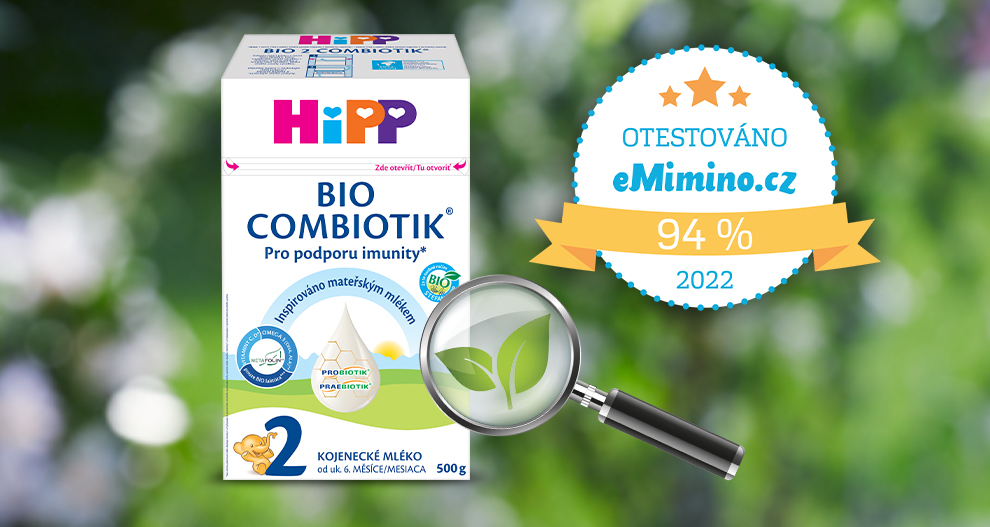 Krabica s nápisom "HiPP BIO COMBIOTIK" s lupou nad symbolom listu, doplnená o odznak z "eMimino.cz" s hodnotením 94 % za rok 2022.