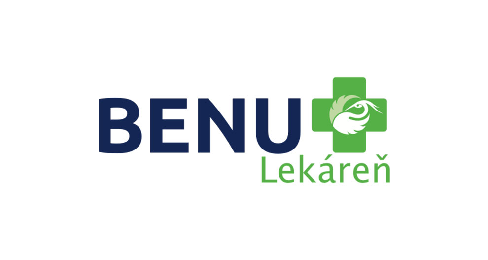 Logo s textom "Benu Lekaren" a štylizovaným zeleným krížom s bielym vtákom.