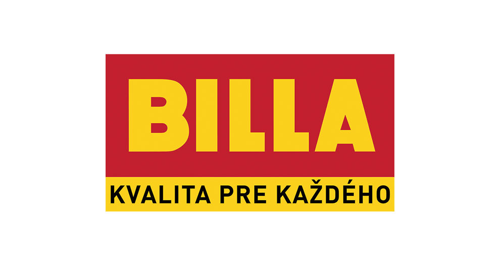 Výrazný červenožltý nápis s veľkým bielym písmom "BILLA", za ktorým nasleduje menším čiernym písmom nápis "KVALITA PRE KAZDEHO".